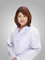 横浜馬車道皮膚科ペインクリニック院長の林理華です。